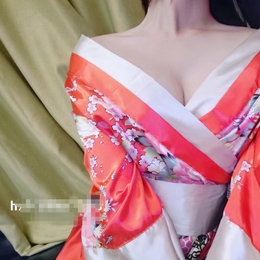 年轻的妹妹，长相和身材堪称完美